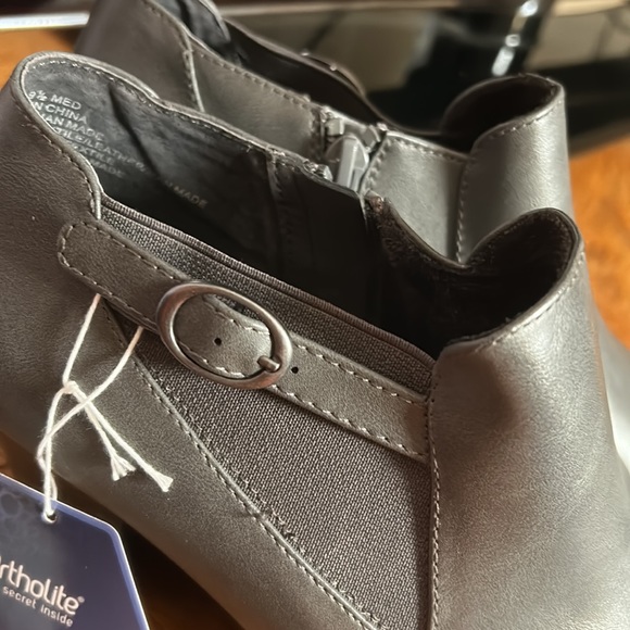 Gorgeous gray booties - Picture 2 of 7